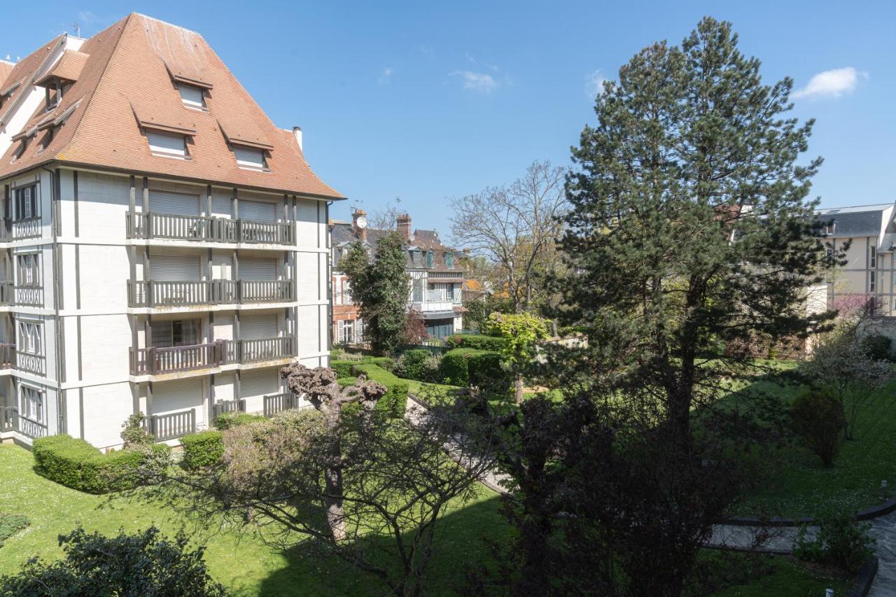 Апартаменты Castel Saint Clair Довиль Экстерьер фото